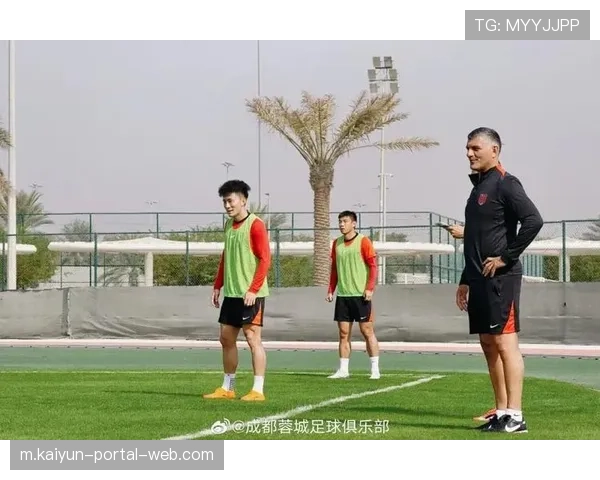 阿洛伊西弃三中卫改打四后卫 高位逼抢初见成效但失误频频